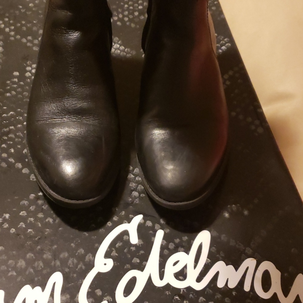 Black boots (Look at the pictures)